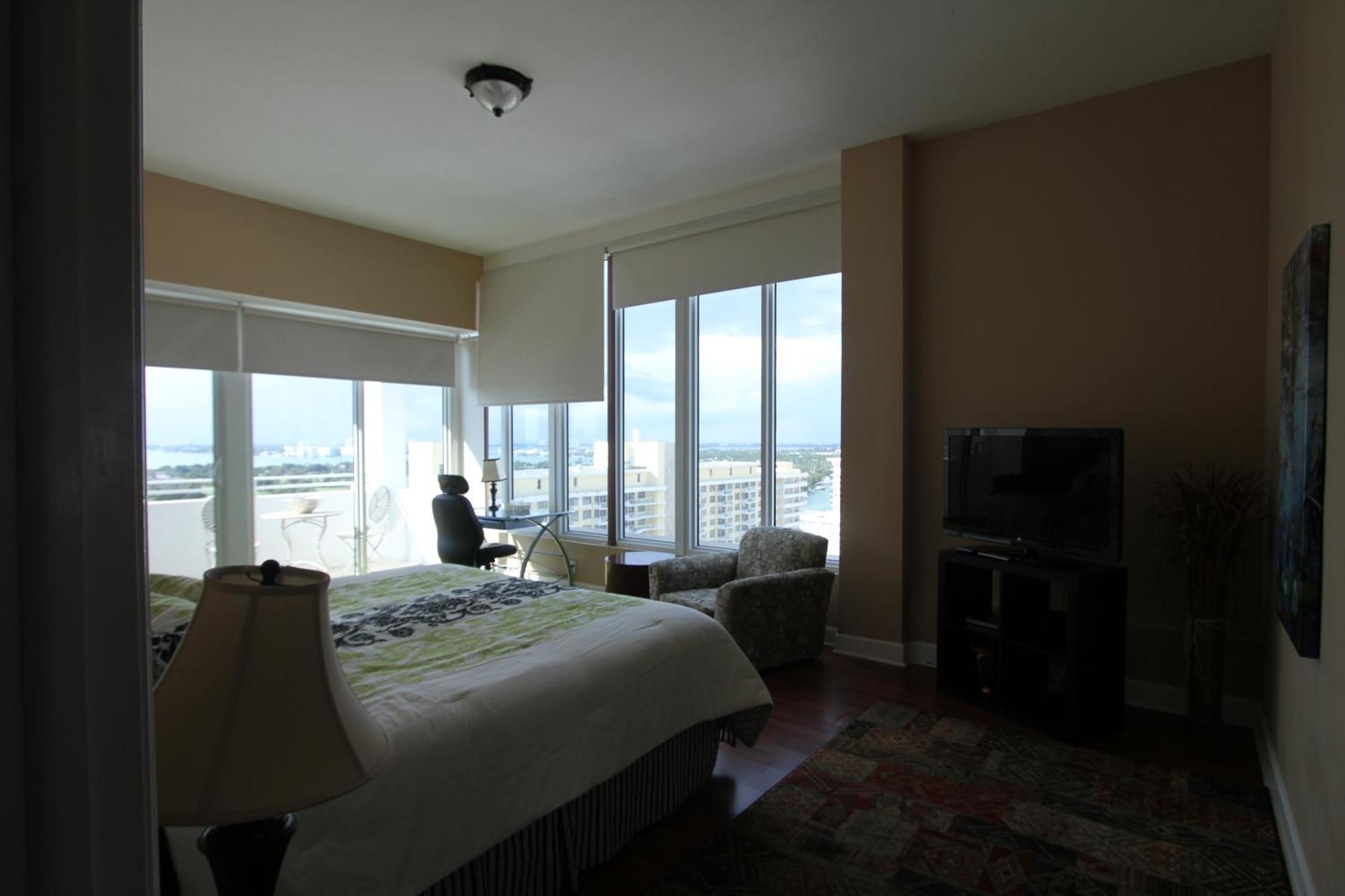 Castle PH15 Spacious Penthouse with Balcony, Beach Access, Pool, Tennis, Free Parking Villa Miami Beach Exterior photo